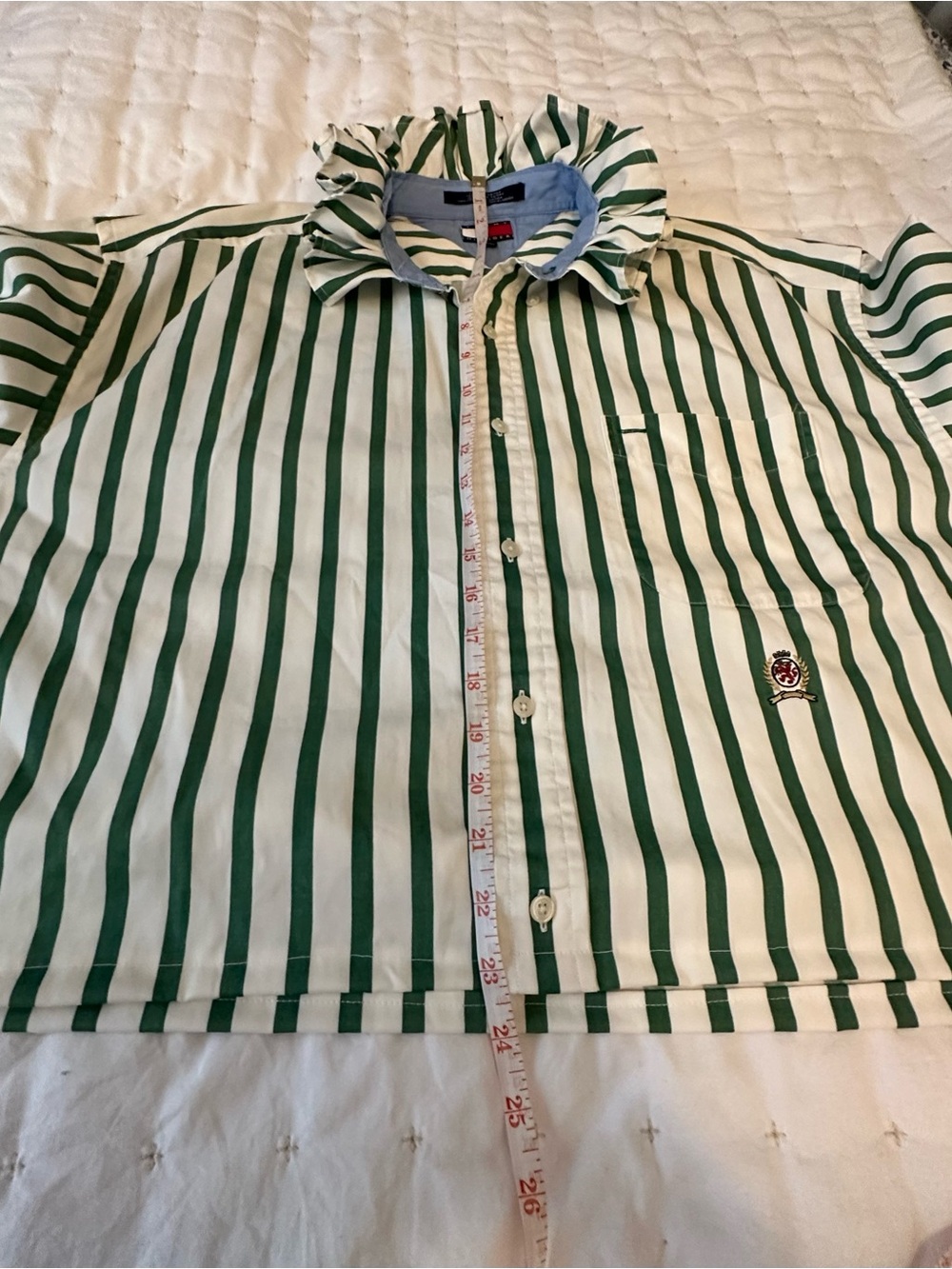 Women - Upcycled (reworked) men’s shirt with ruffled collar - Picture 7 of 8